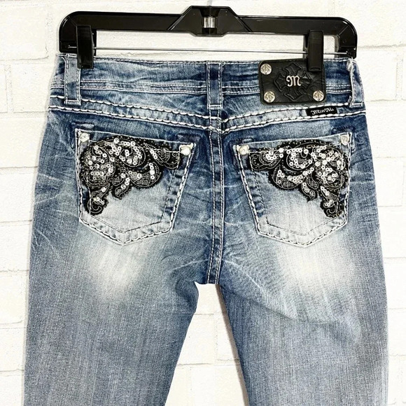 Miss Me Medium Distressed Wash Easy Capri Jeans Women's Waist Size 26 - Picture 5 of 10